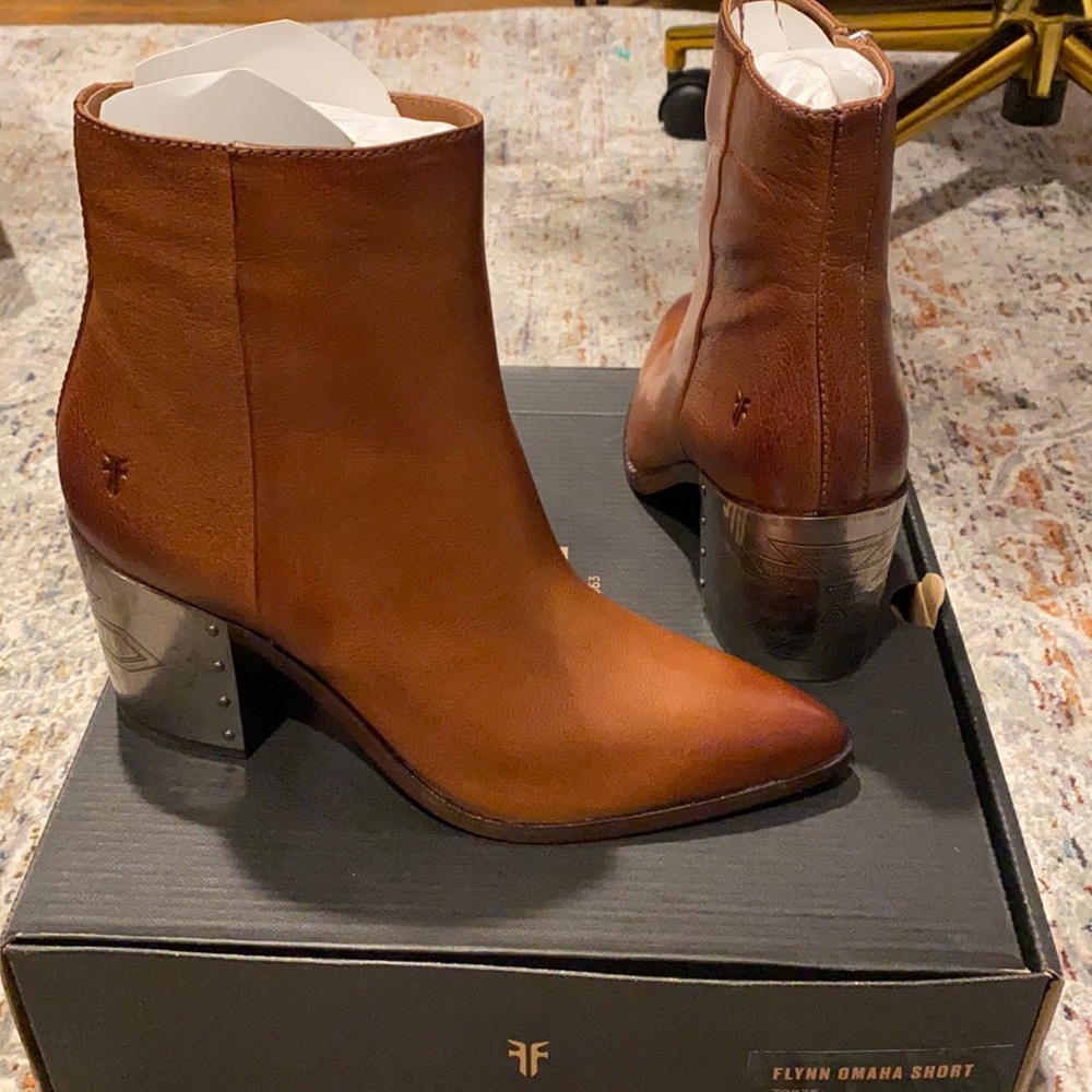 BNIB RARE Frye Flynn Omaha Short / Cognac 7w
